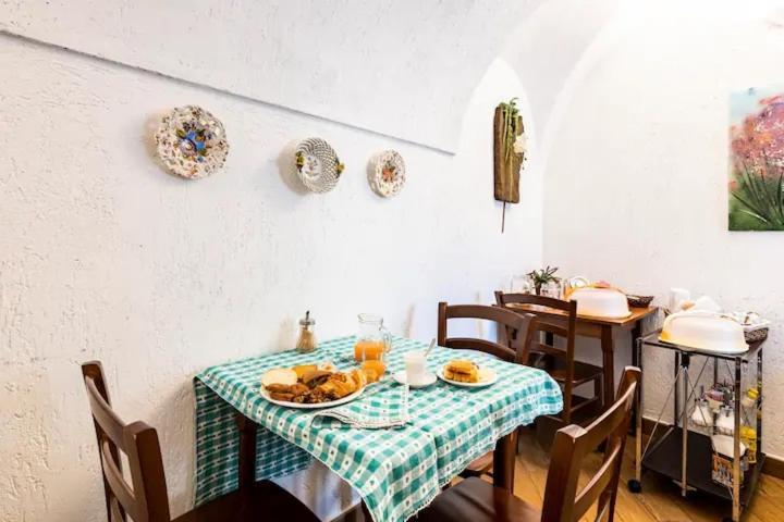 Bed & Breakfast L'Erica Finale Ligure Exterior photo