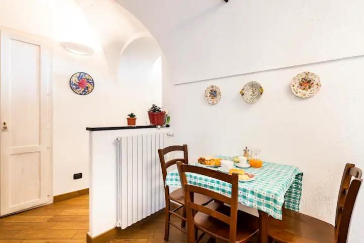 Bed & Breakfast L'Erica Finale Ligure Exterior photo